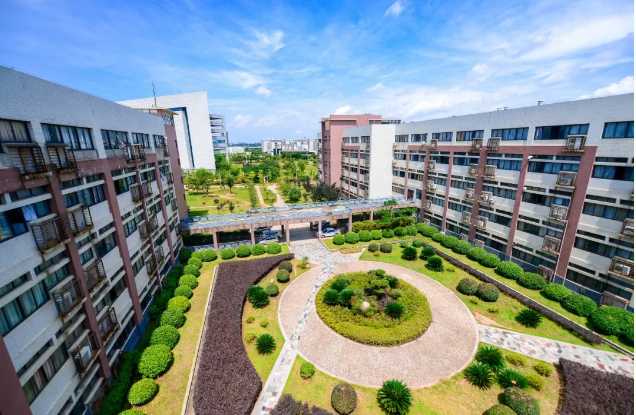 武汉纺织大学10.png